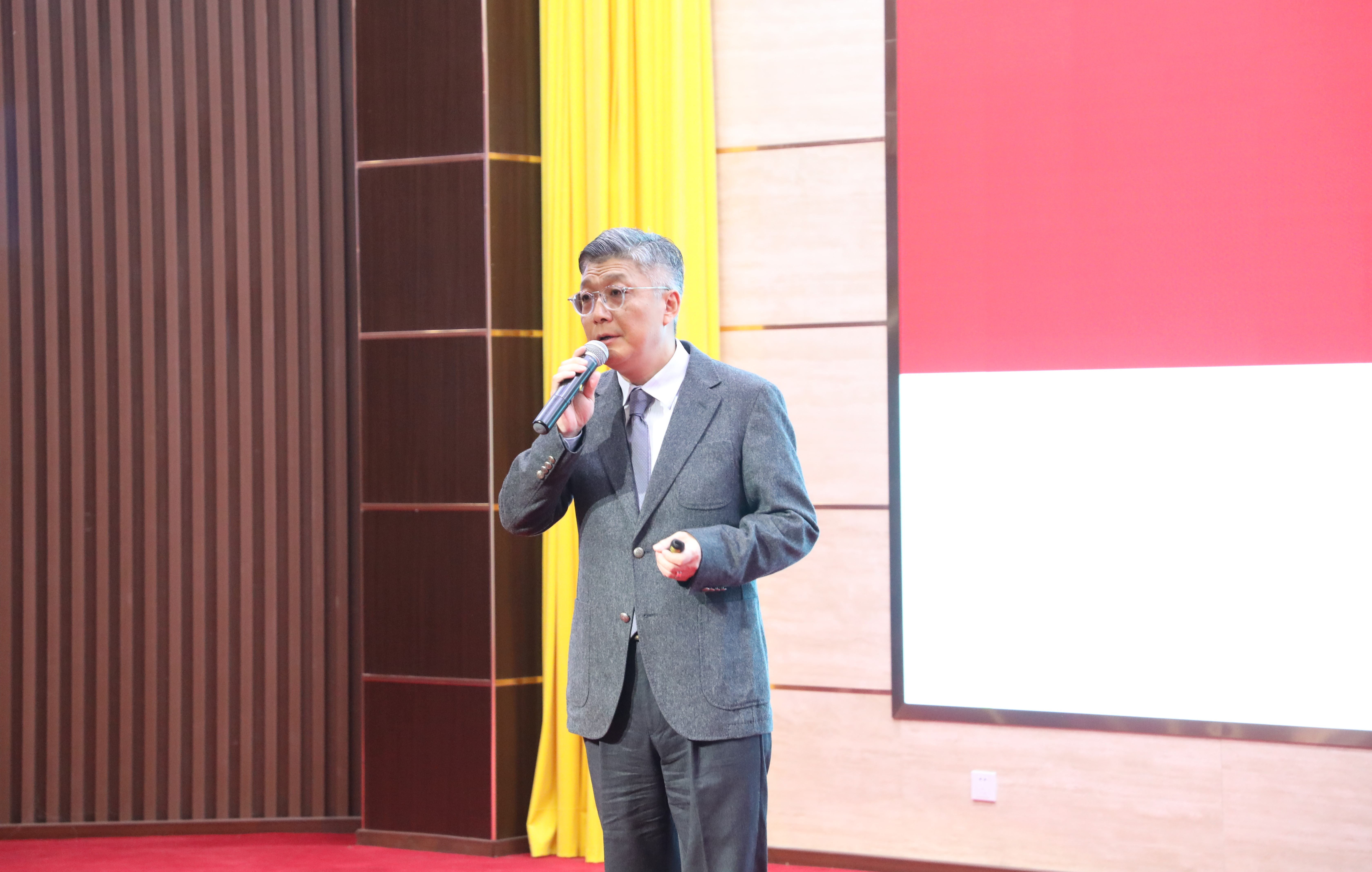 論壇2秦2 (2)裁剪.JPG