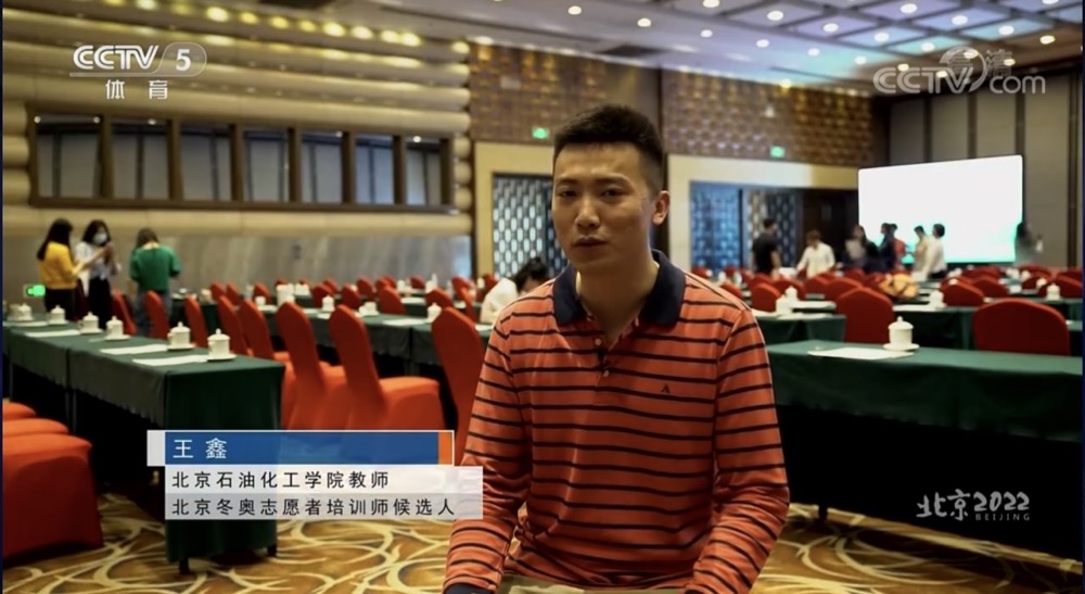 圖22 作為教師代表接受央視采訪.jpg